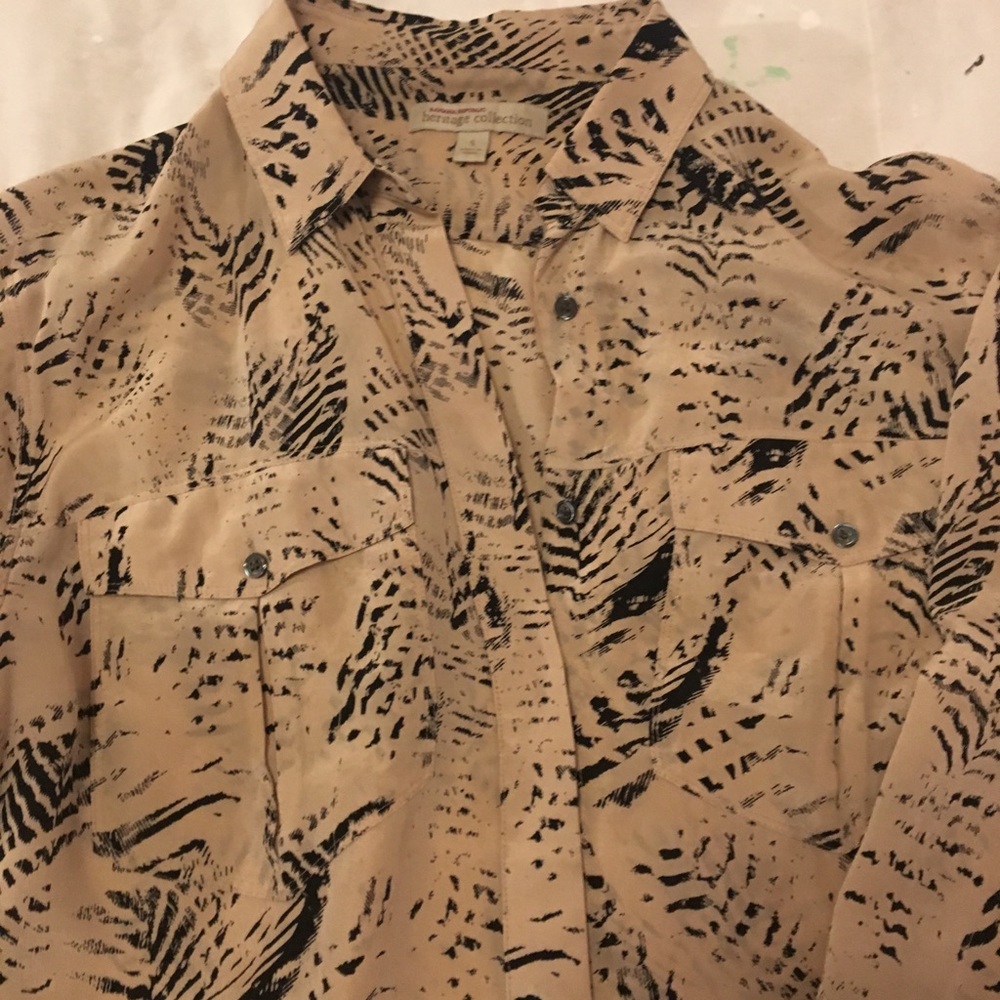Banana Republic Silk button up - Picture 4 of 6